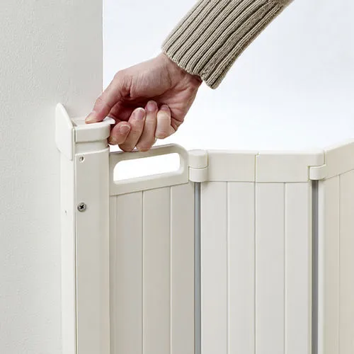 BabyDan Guard Me Retractable Gate - White
