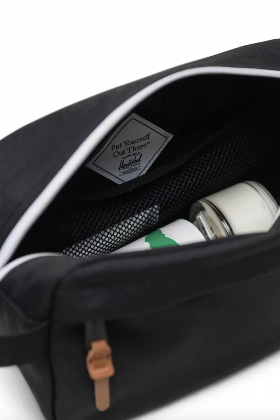 HERSCHEL CHAPTER TRAVEL KIT - BLACK