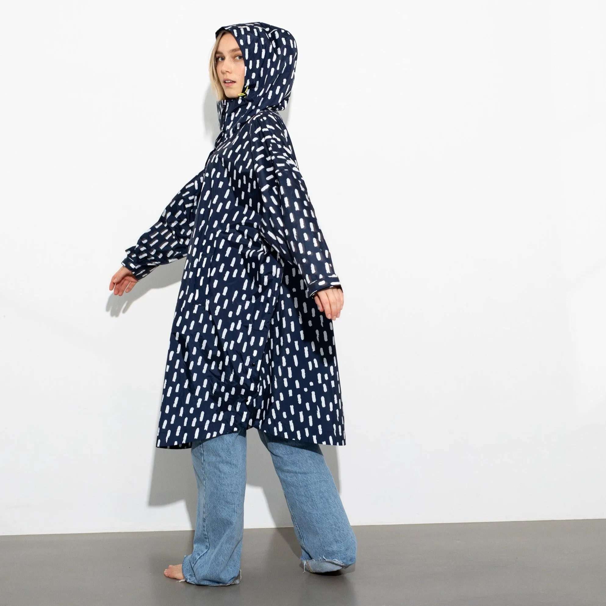Raincoat drops navy/white