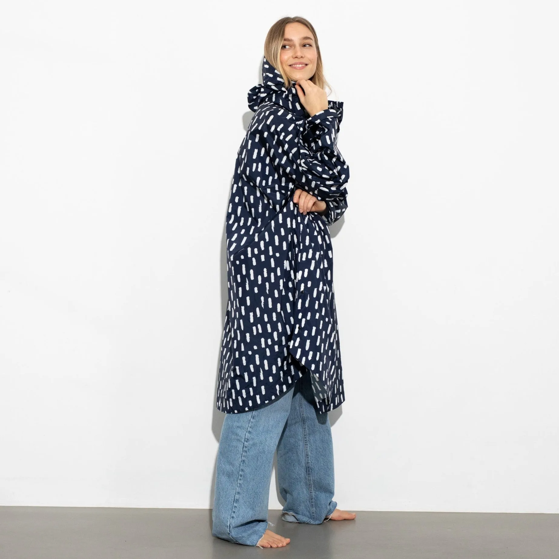 Raincoat drops navy/white