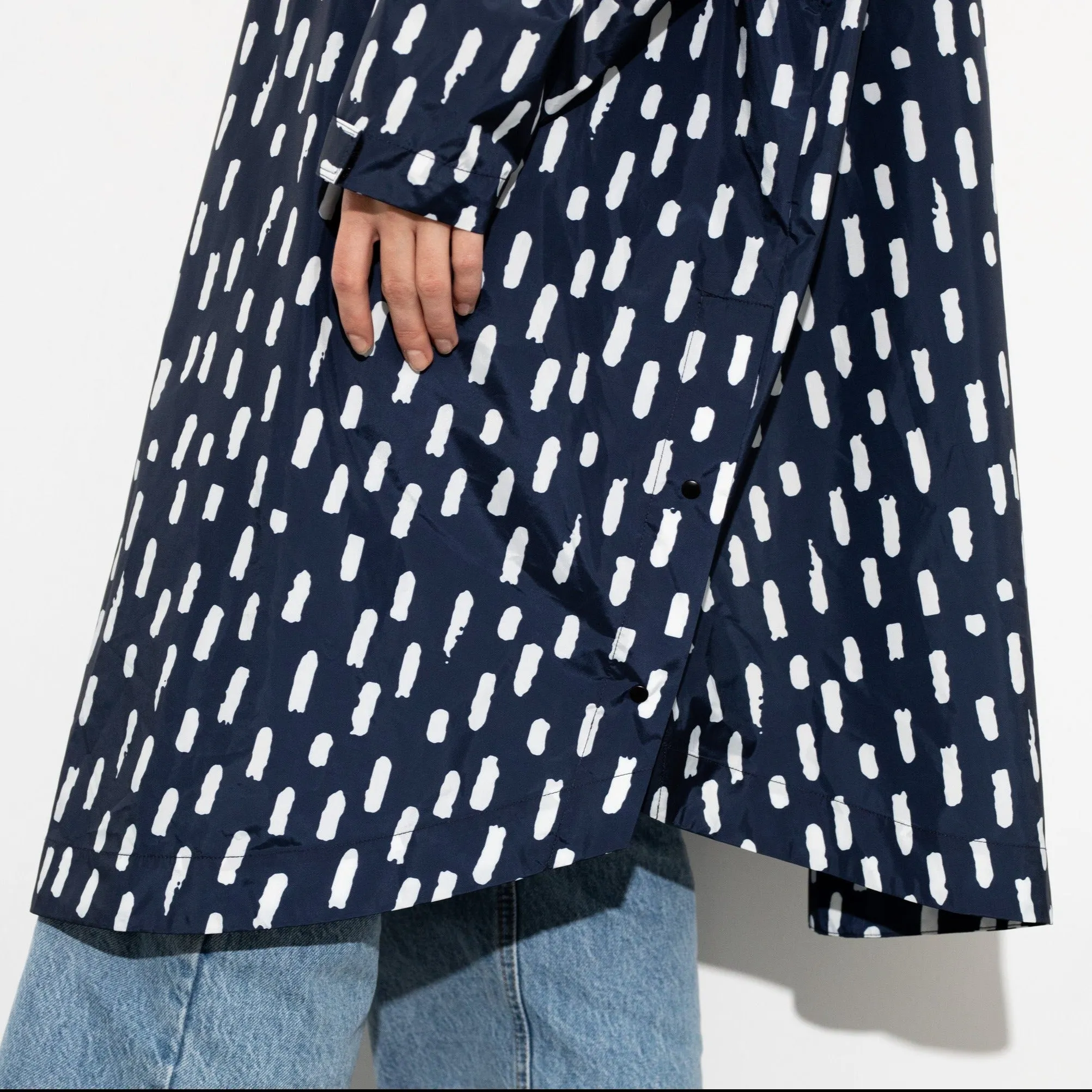 Raincoat drops navy/white
