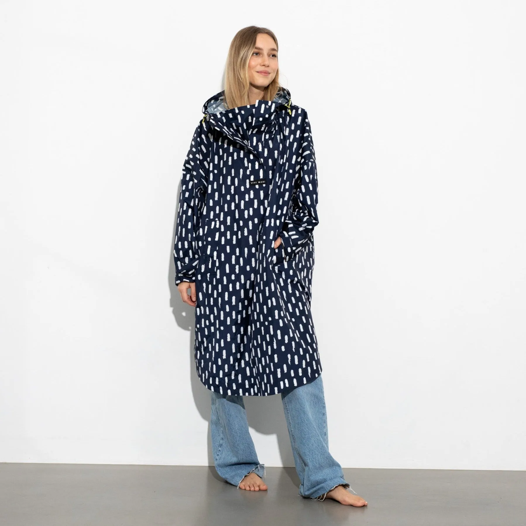 Raincoat drops navy/white