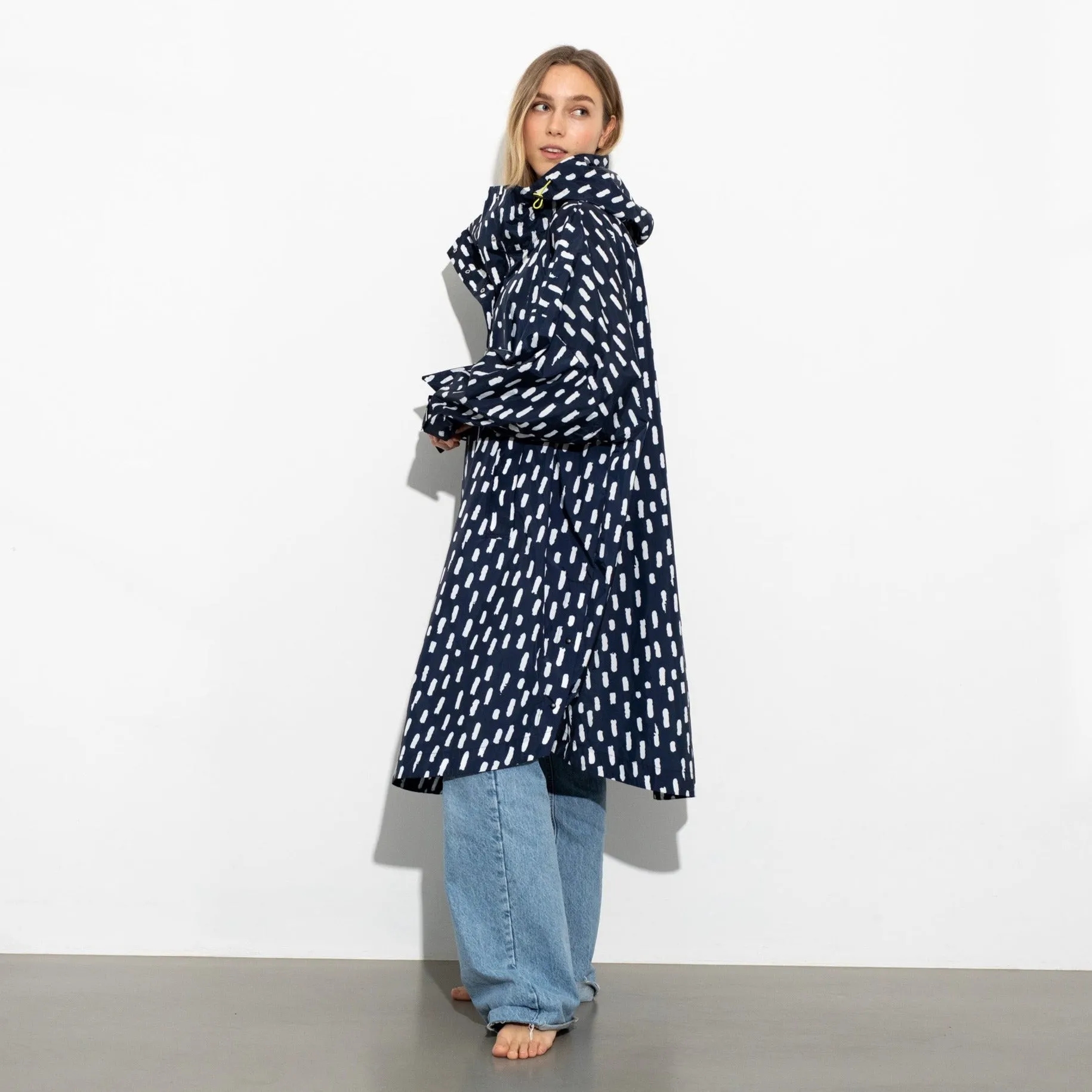 Raincoat drops navy/white
