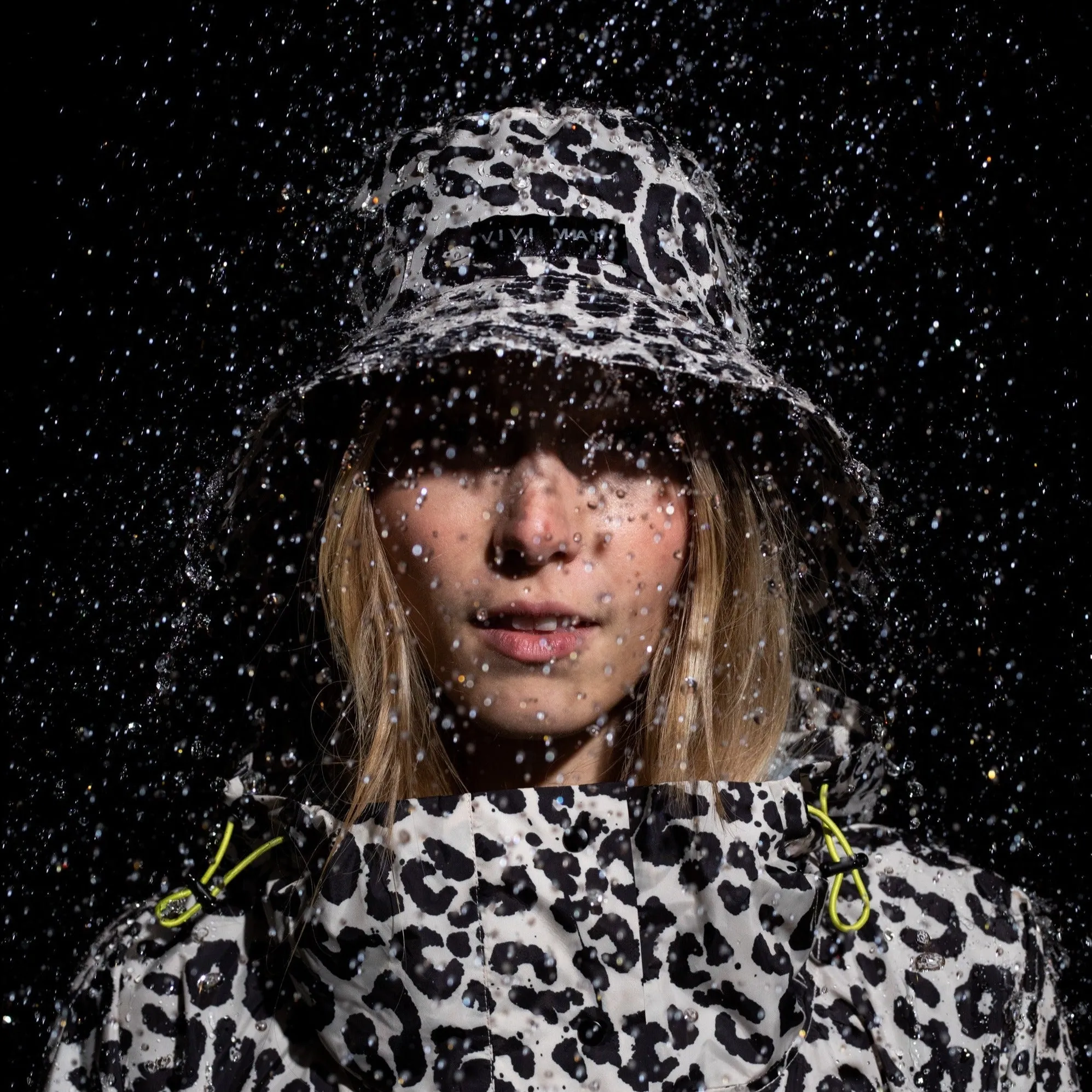 Raincoat leo splashes black/sand